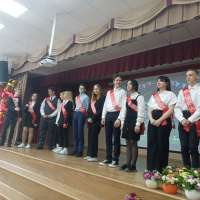 Звенит в школе последний звонок